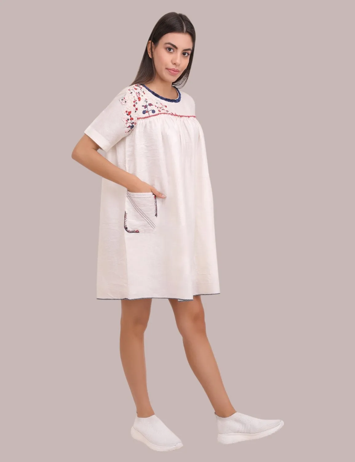Short white dress in silk cotton