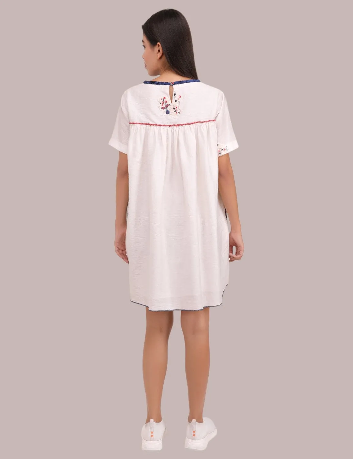 Short white dress in silk cotton