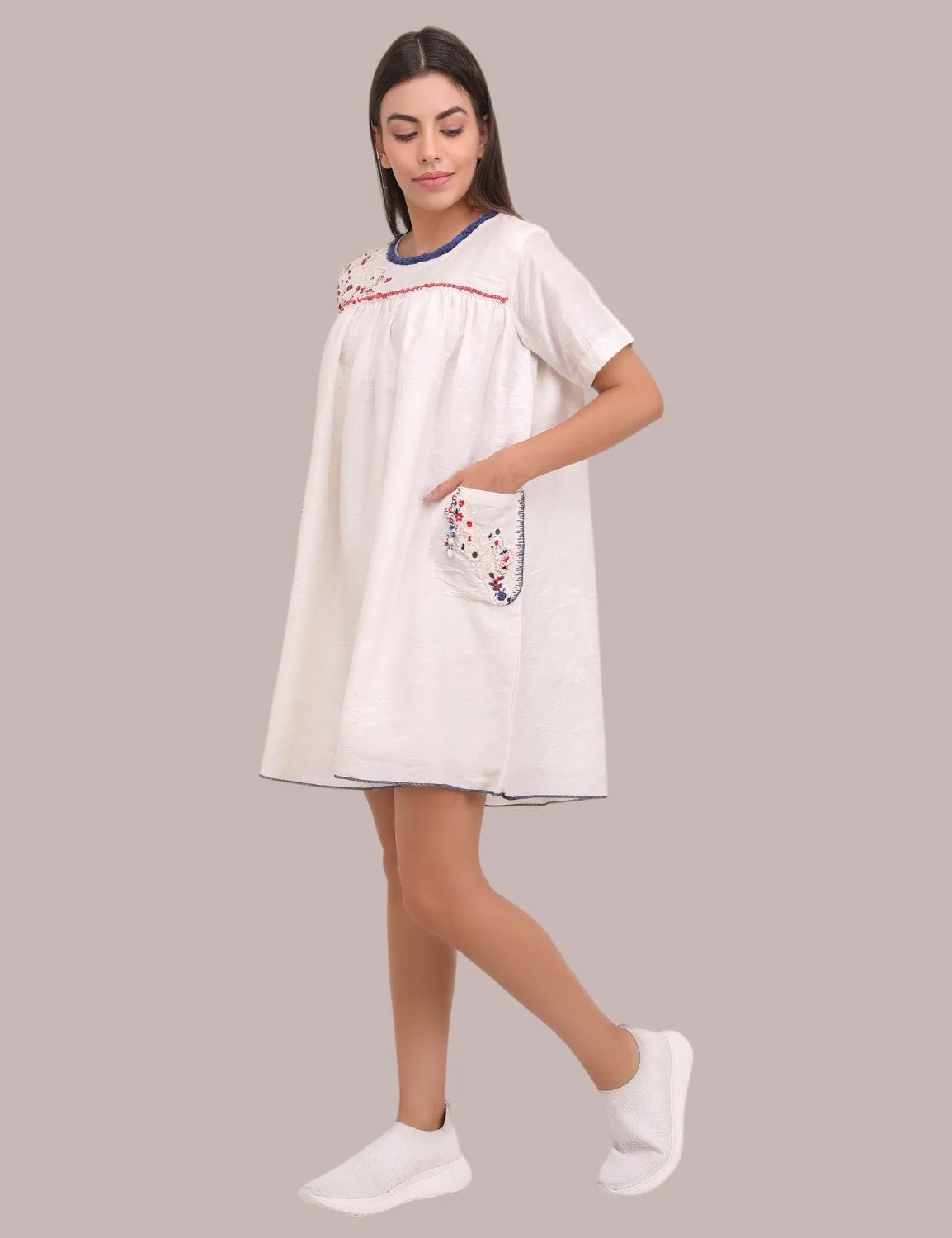 Short white dress in silk cotton