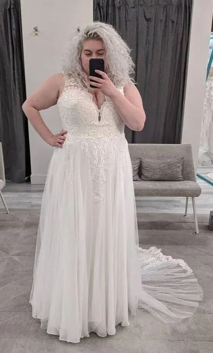 Simple V-neck Plus Size Wedding Dress
